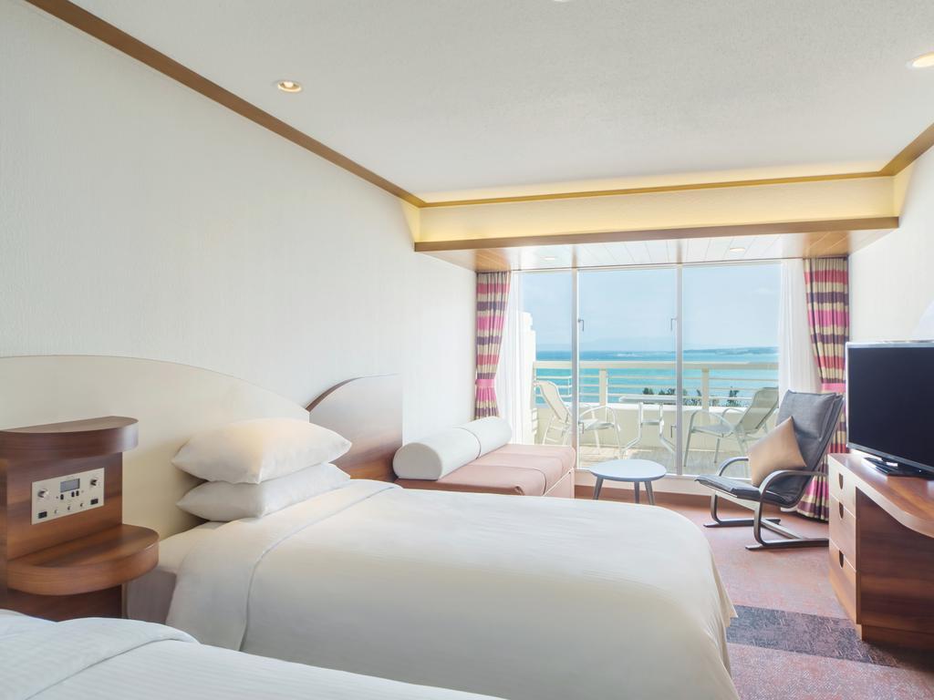 Sheraton Okinawa Sunmarina Resort Onna Eksteriør bilde