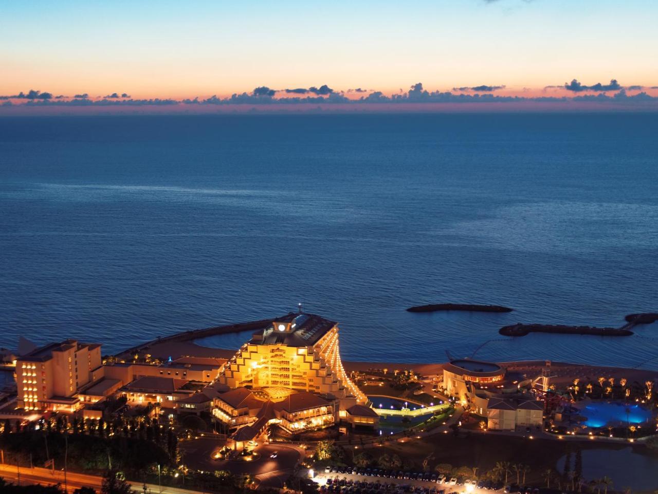 Sheraton Okinawa Sunmarina Resort Onna Eksteriør bilde