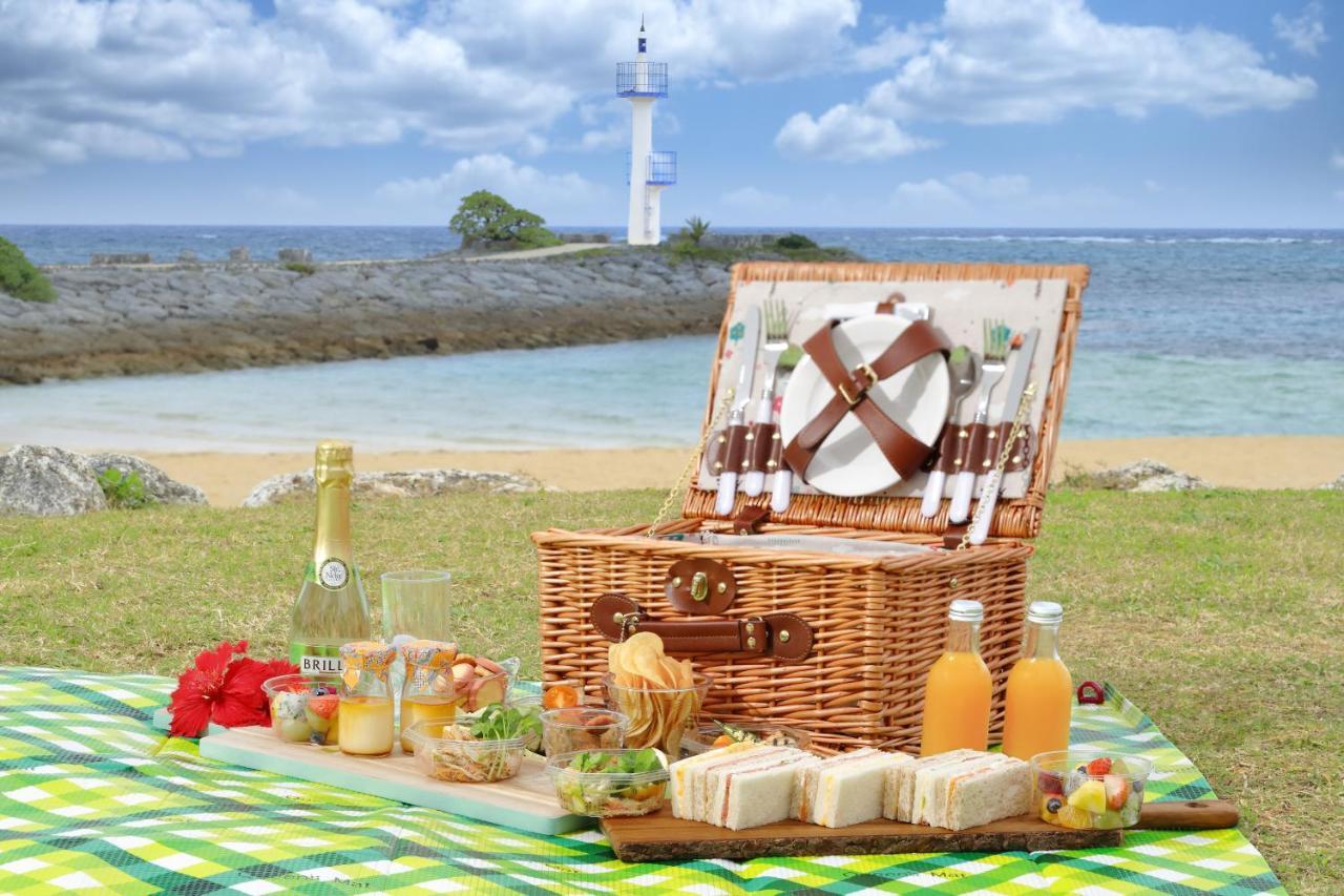 Sheraton Okinawa Sunmarina Resort Onna Eksteriør bilde