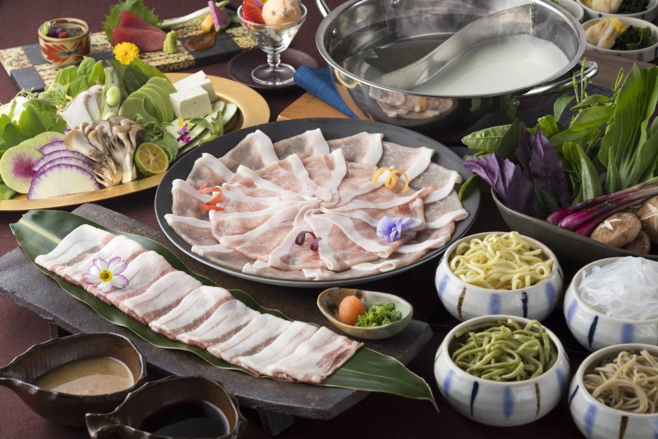 Sheraton Okinawa Sunmarina Resort Onna Eksteriør bilde