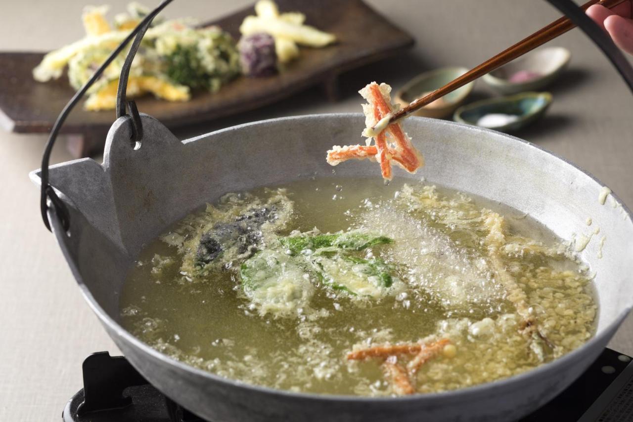 Sheraton Okinawa Sunmarina Resort Onna Eksteriør bilde